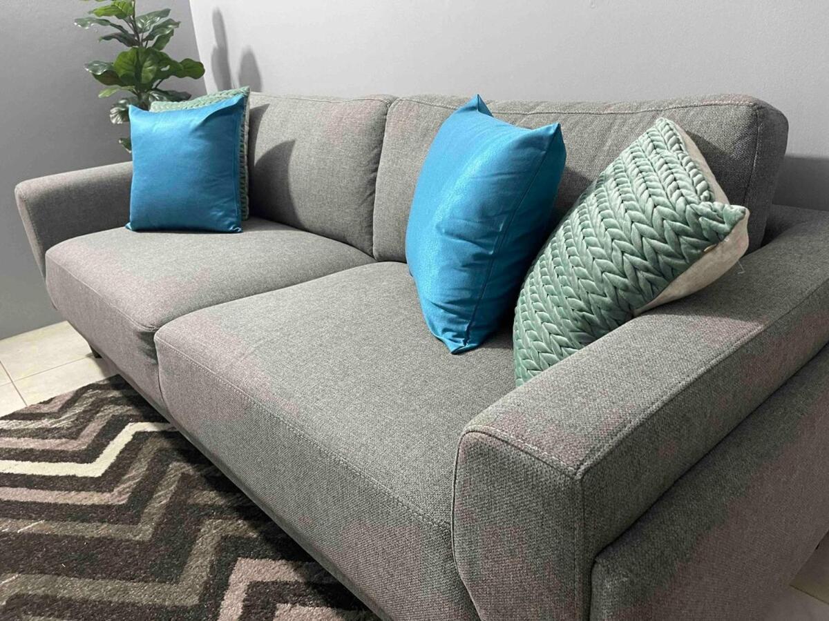 One Bedroom City Apartment Fully Ac With 24Hrs Security Kingston Esterno foto