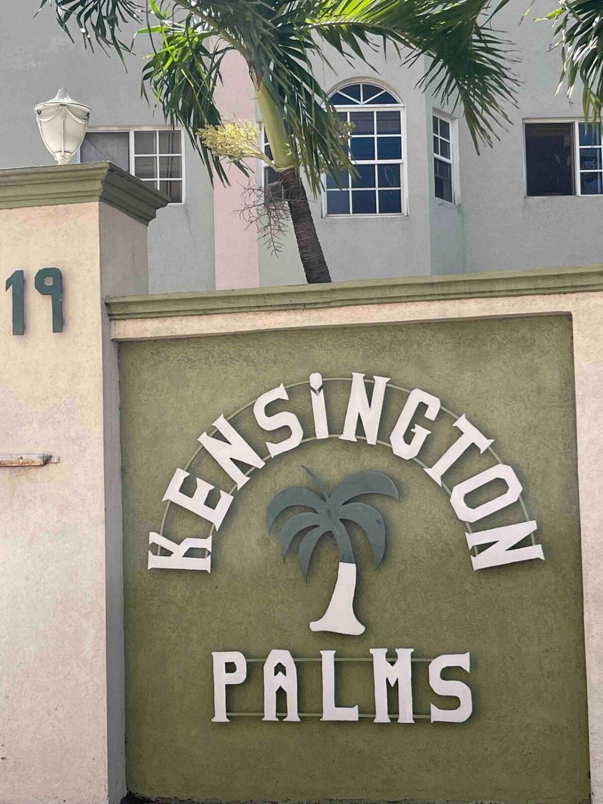 One Bedroom City Apartment Fully Ac With 24Hrs Security Kingston Esterno foto